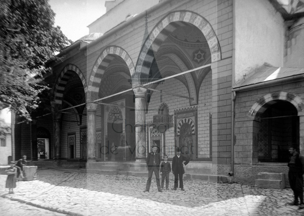 New - Château de Volognat - Photos - Hubert Vaffier - Sarajevo - Cour de la grande mosquée - 1892-05-14 - 2437