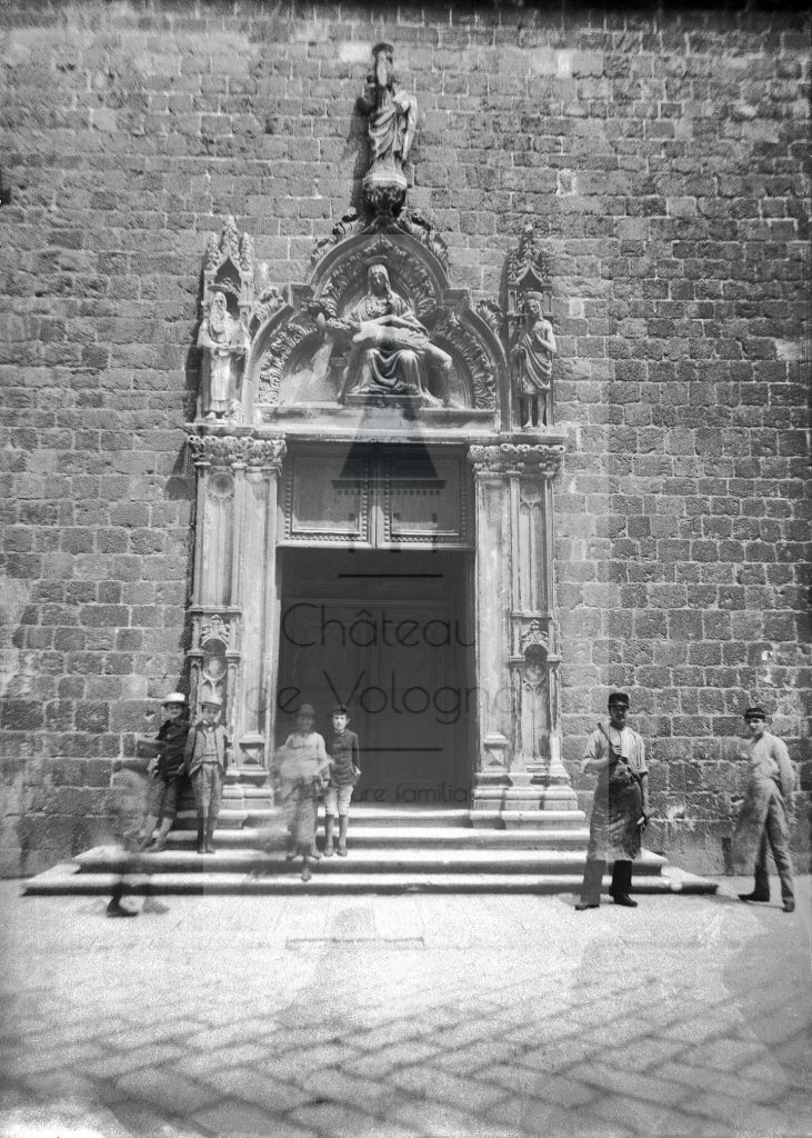 New - Château de Volognat - Photos - Hubert Vaffier - Raguse - Porte latérale des franciscains - 1892-05-21 - 2459