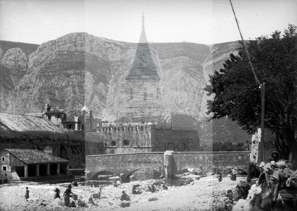 New - Château de Volognat - Photos - Hubert Vaffier - Cattaro - Place Ciecola - 1892-05-24 - 2479