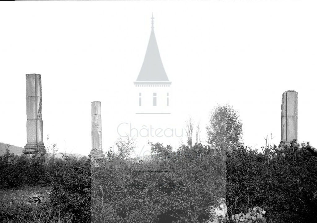 New - Château de Volognat - Photos - Hubert Vaffier - Izernore - Les colonnes du temple - 1892-11-04 - 2719