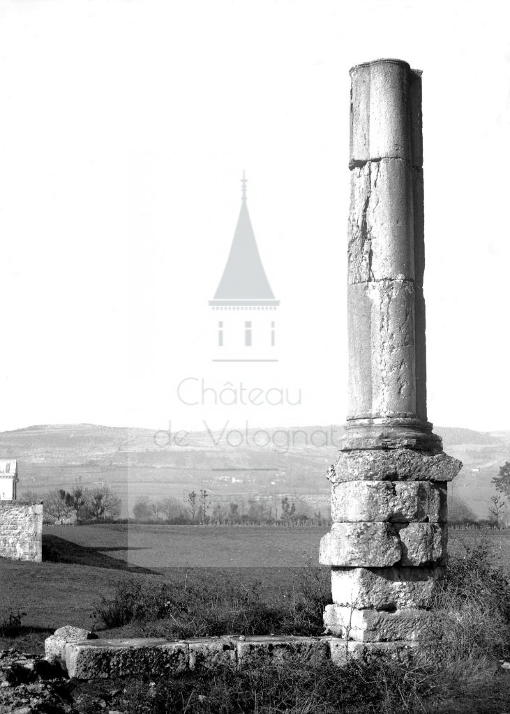 Château de Volognat - Photos - Hubert Vaffier - Izernore - Une des colonnes - 04/11/1892 - 2720