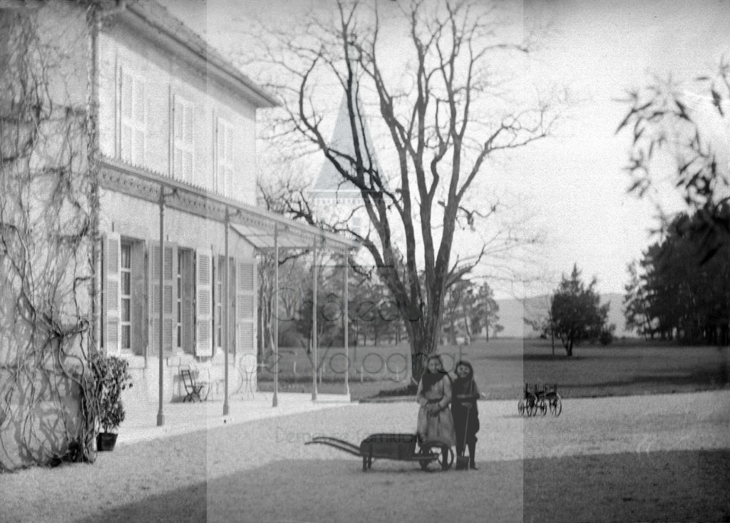 Château de Volognat - Photos - Hubert Vaffier - Izernore - Parc de Reydelet et enfants Peloux - 10/04/1893 - 2745