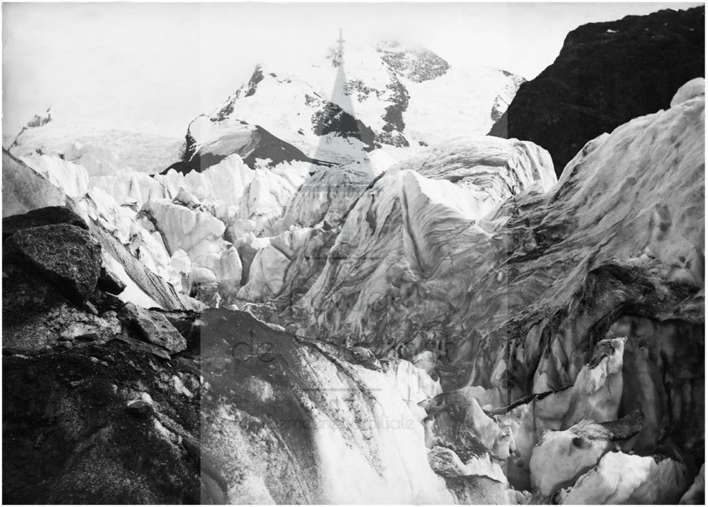 Château de Volognat - Photos - Hubert Vaffier - Le Valais Suisse - Crevasse au glacier Gorner - 02/08/1882 - 277