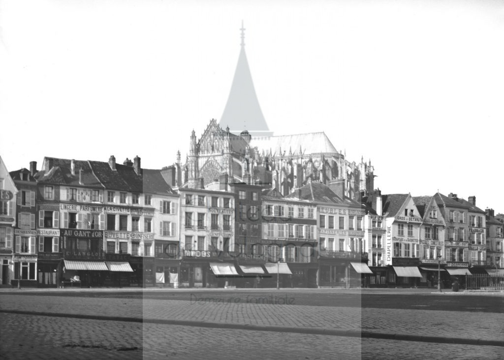 New - Château de Volognat - Photos - Hubert Vaffier - Beauvais - La grande place - 1893-11-21 - 2895