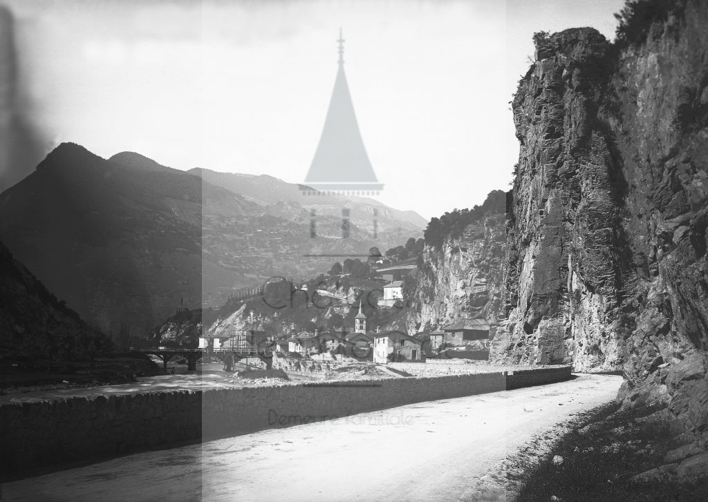 Château de Volognat - Photos - Hubert Vaffier - Moutiers - Vue prise de Salins en venant de Brides - 23/07/1883 - 362