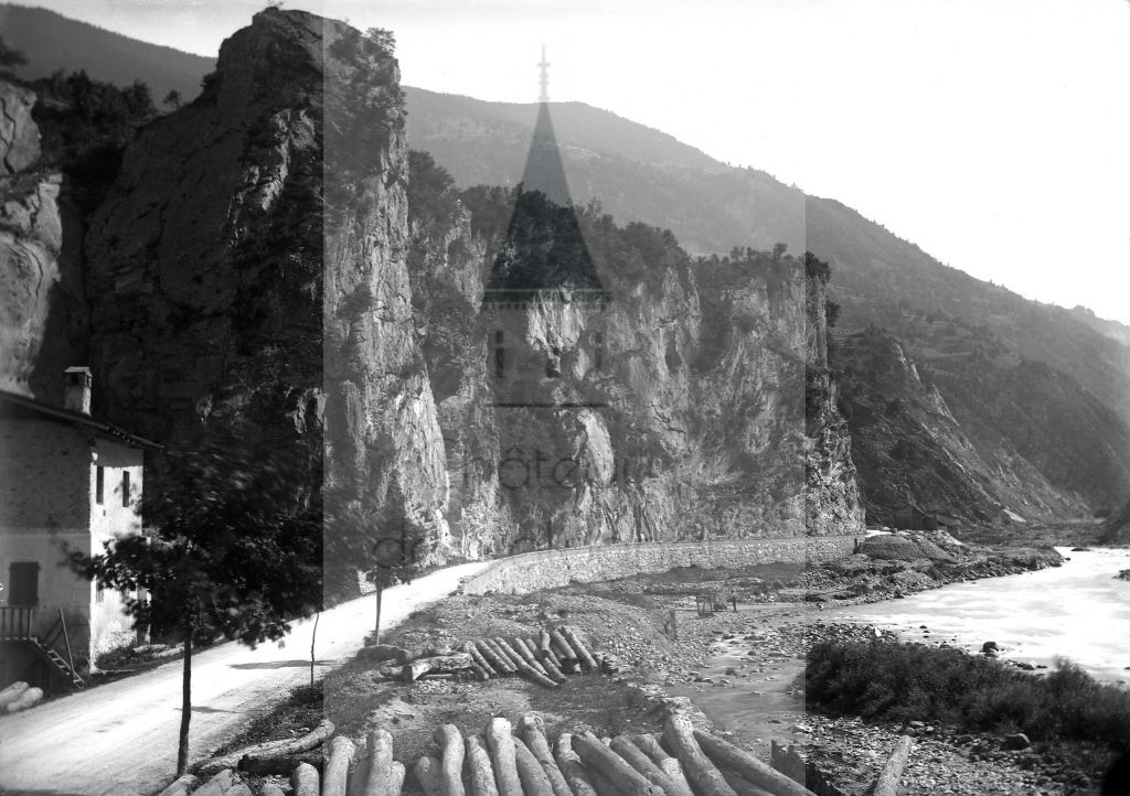 New - Château de Volognat - Photos - Hubert Vaffier - Brides Savoie - Rochers sur la route de Salins - 1883-07-23 - 363