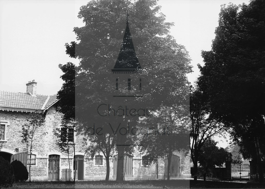 New - Château de Volognat - Photos - Hubert Vaffier - Aloxe Corton - Les services du château - 1884-06-03 - 520