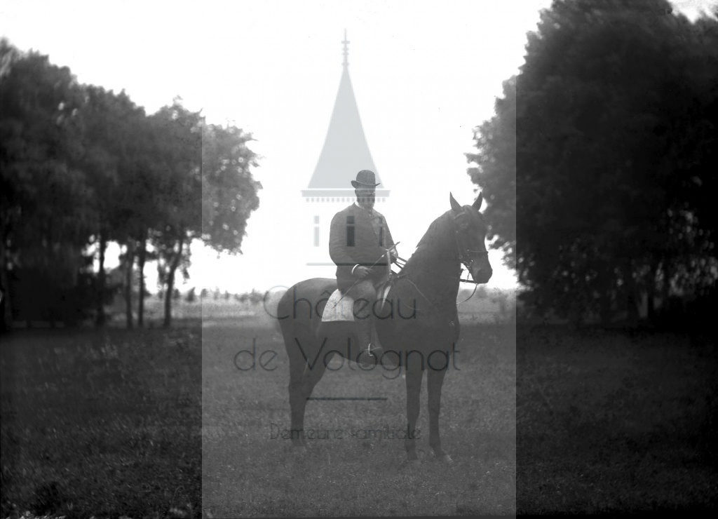 New - Château de Volognat - Photos - Hubert Vaffier - Aloxe Corton - Monsieur Gauthey à cheval - 1884-06-06 - 526