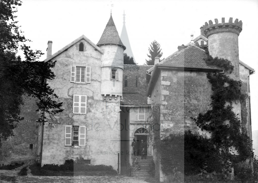 Château de Volognat - Photos - Hubert Vaffier - Maillat - Le château façade de l'entrée - 21/10/1884 - 614
