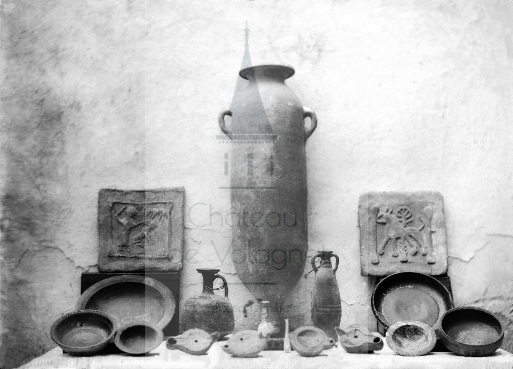 Château de Volognat - Photos - Hubert Vaffier - Sousse - Collection de poteries romaines - 25/04/1885 - 635