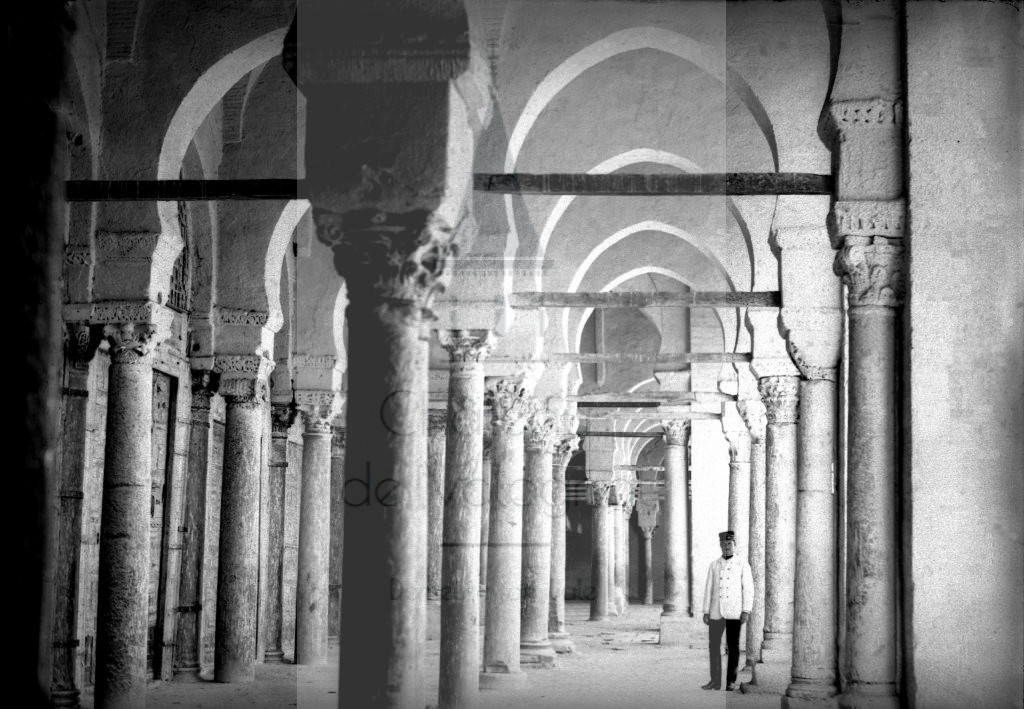 New - Château de Volognat - Photos - Hubert Vaffier - Kairouan - Galerie intérieure de la grande mosquée - 1885-05-11 - 662