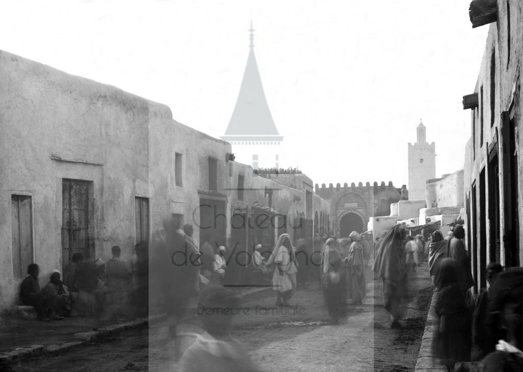 Château de Volognat - Photos - Hubert Vaffier - Kairouan - Grande rue porte de Tunis - 13/05/1885 - 676