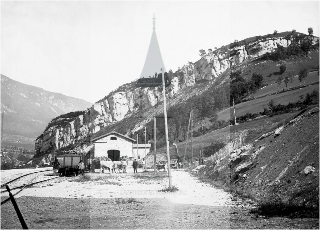 New - Château de Volognat - Photos - Hubert Vaffier - Chatillon de Michaille - Vue prise de la gare - 18861019 - 997